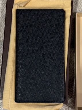 Louis Vuitton black Brazza long wallet Taiga leather